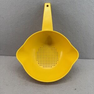 Vintage Tupperware Yellow Colander Strainer 1 Quart 1200 Handle Pour Spouts